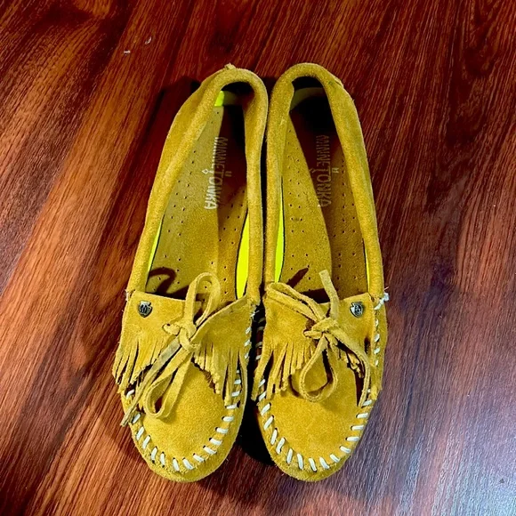 Minnetonka shoes - Picture 1 of 5